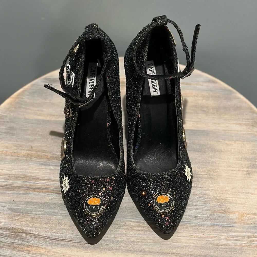 Cape Robbin Ella Black Glitter sparkling pin pumps. Size 10M